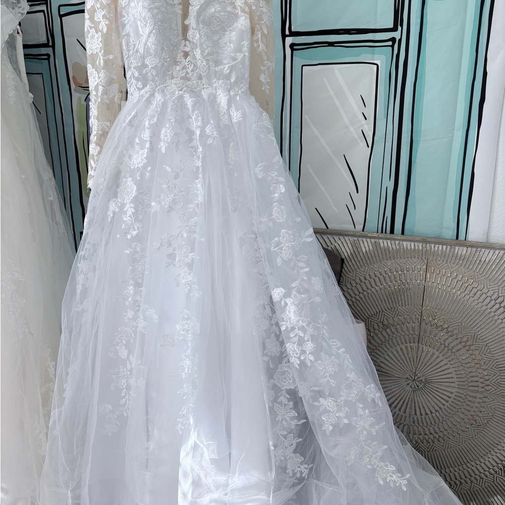 Elegant White Lace Wedding Dress